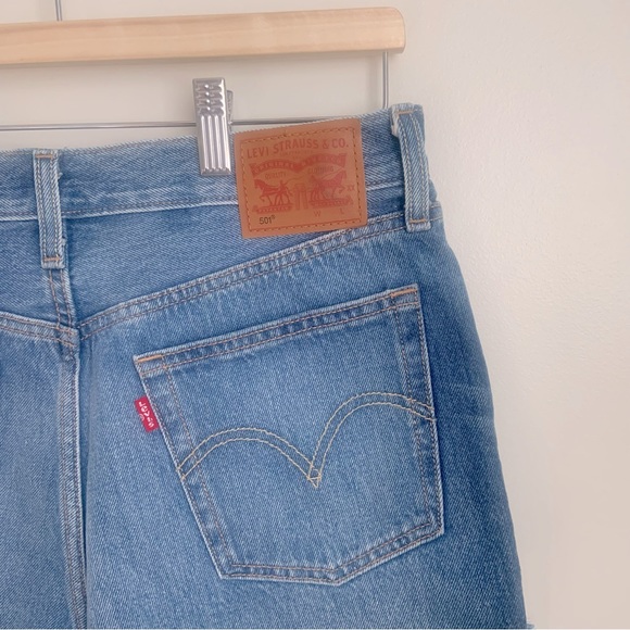 Levi’s 501, cut off shorts medium blue denim in size 29 - Picture 3 of 15